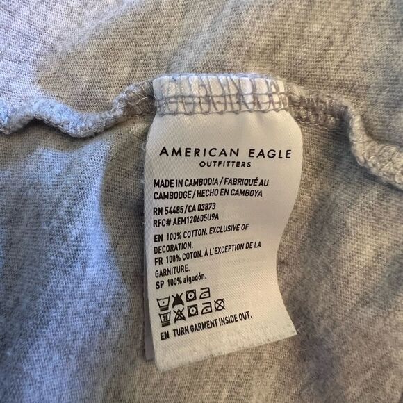 American Eagle Disney Mickey Mouse T-Shirt Embroidered Unisex Size Medium - Picture 10 of 10